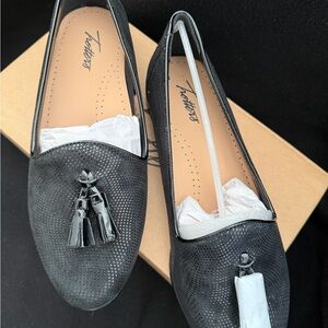 New in Box Trotters Black Leather Tassel Loafers 9 1/2-Wide